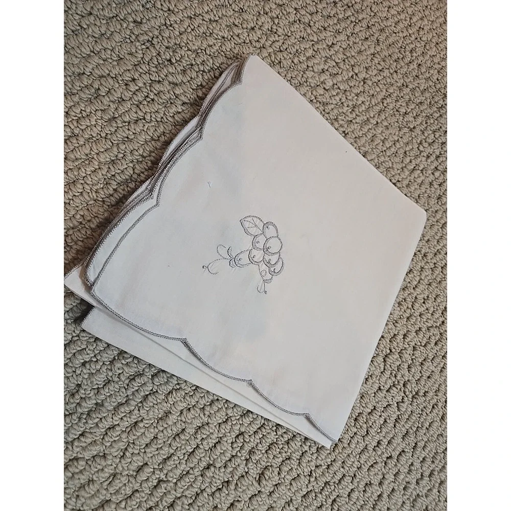 Italian  Embroidered and Cutwork Linen Tablecloth Floral  84